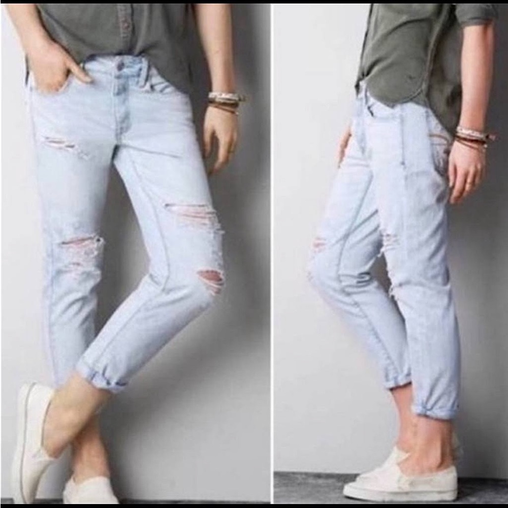American Eagle boy crop distressed jeans light wash denim ripped